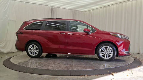 2024 Toyota Sienna XLE 7-Passenger