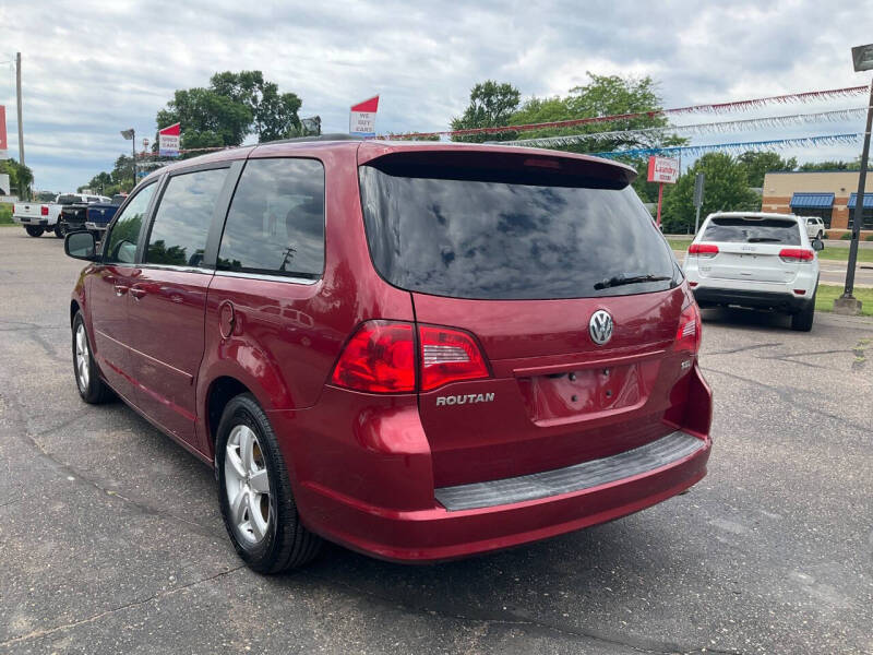 2011 Volkswagen Routan SEL