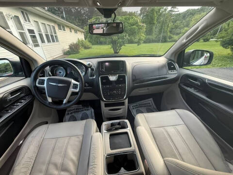 2014 Chrysler Town and Country Touring-L