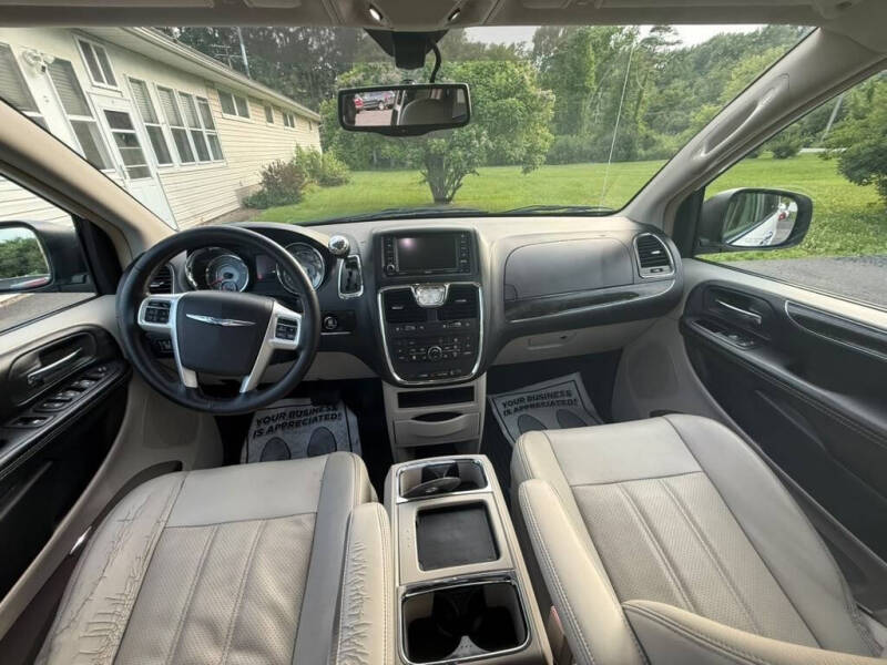 2014 Chrysler Town and Country Touring-L