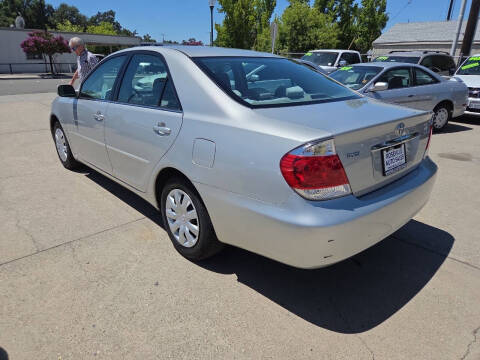2005 Toyota Camry LE