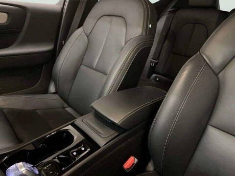 2025 Volvo XC40 B5 Plus Bright Theme