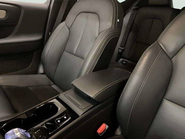 2025 Volvo XC40 B5 Plus Bright Theme
