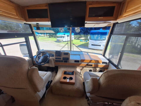2002 Winnebago Adventurer