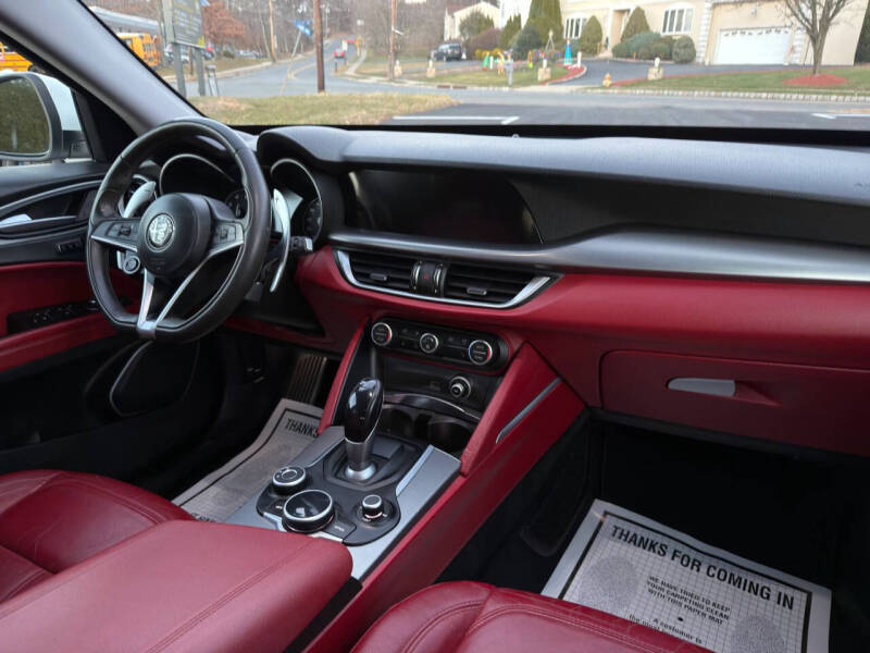 2018 Alfa Romeo Stelvio Sport