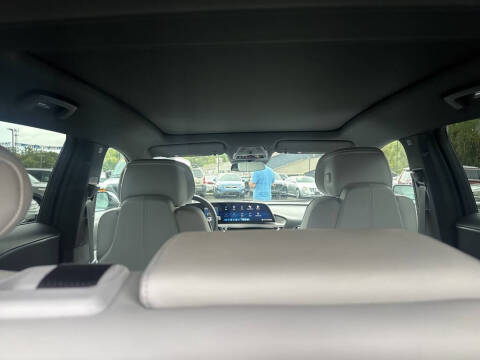 2024 Cadillac LYRIQ Luxury 1