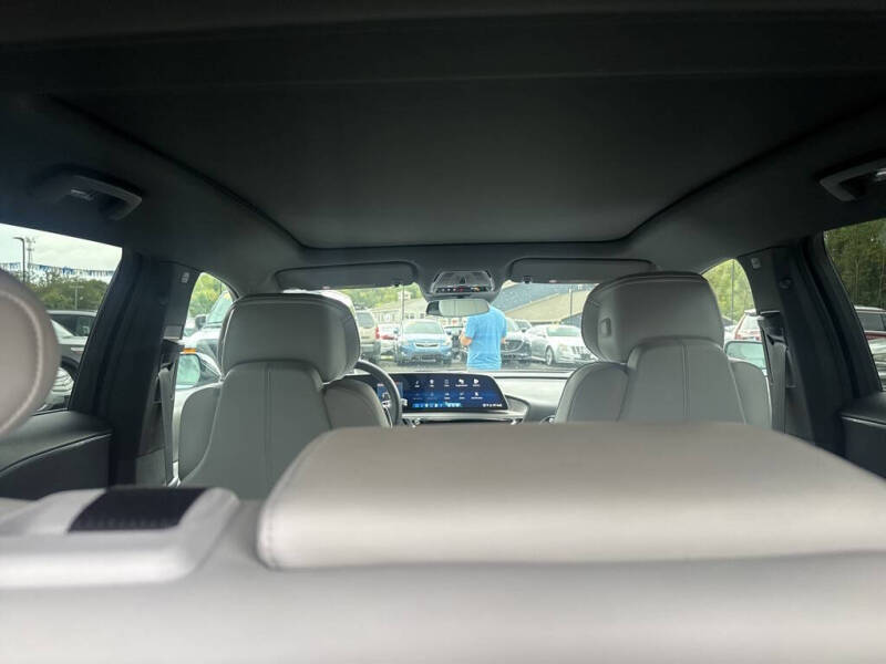 2024 Cadillac LYRIQ Luxury 1