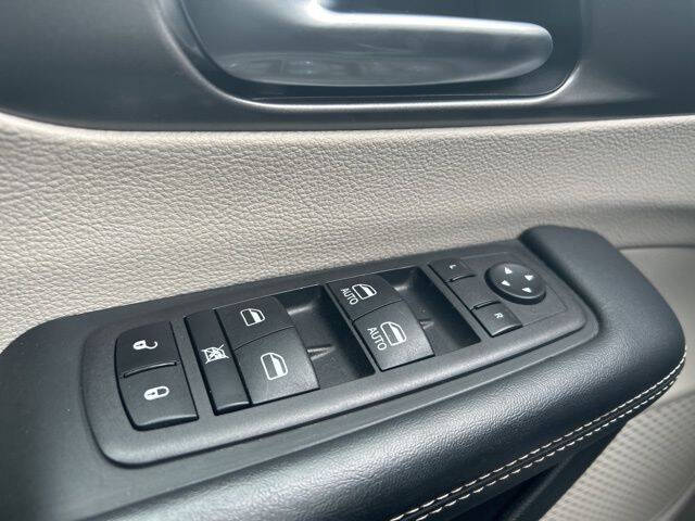 2024 Chrysler Pacifica Touring L - Photo 18