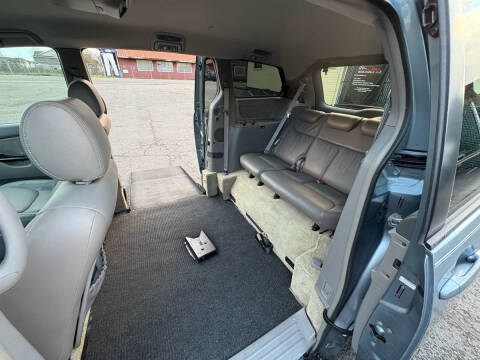 2005 Toyota Sienna LE 8 Passenger