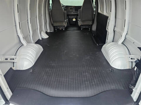 2025 Chevrolet Express 3500