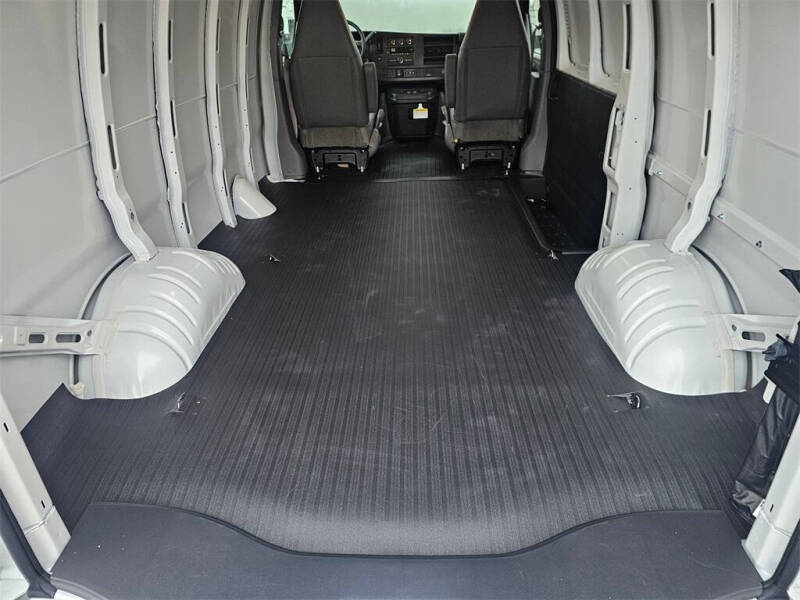 2025 Chevrolet Express 3500