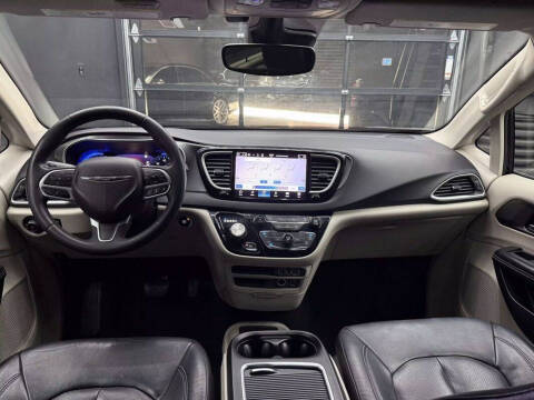 2022 Chrysler Pacifica Touring L