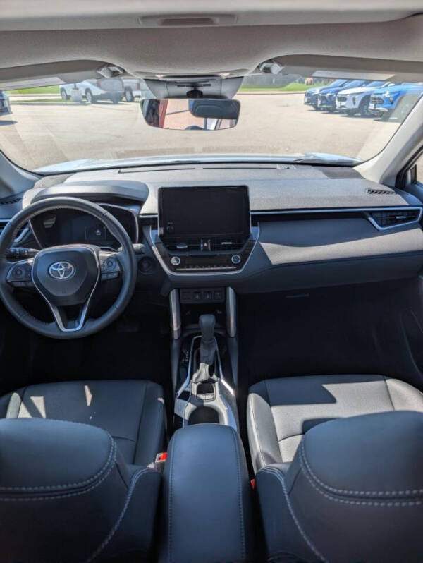 2025 Toyota Corolla Cross XLE