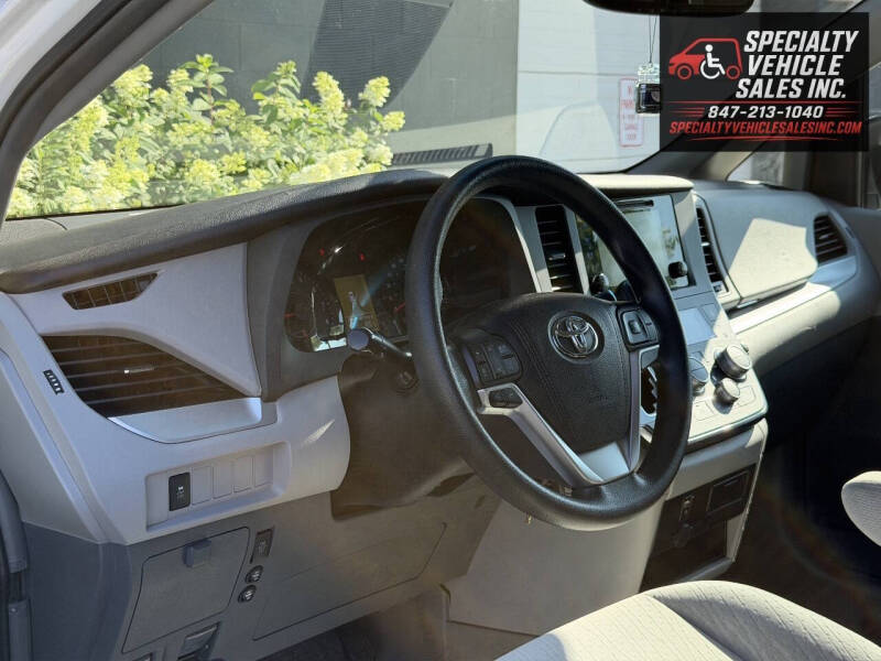 2016 Toyota Sienna LE Mobility 7-Passenger