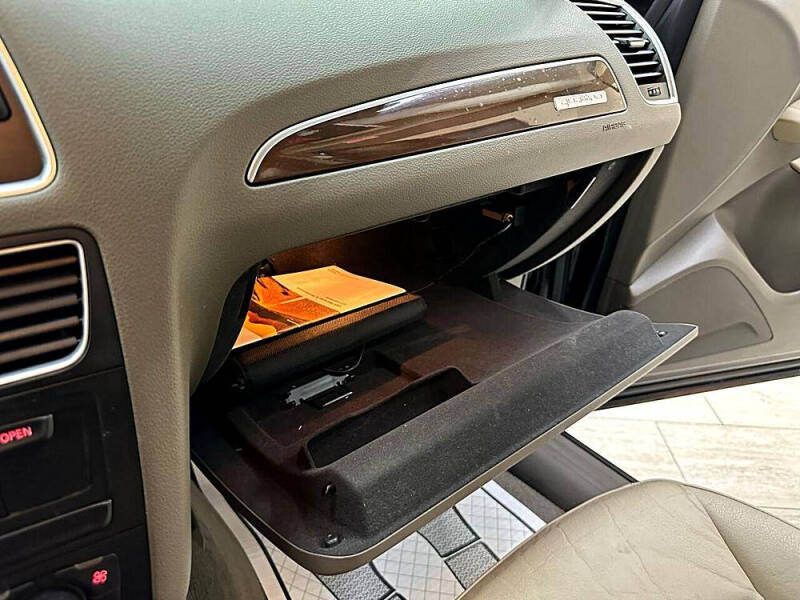 2012 Audi Q5 3.2 quattro Premium Plus