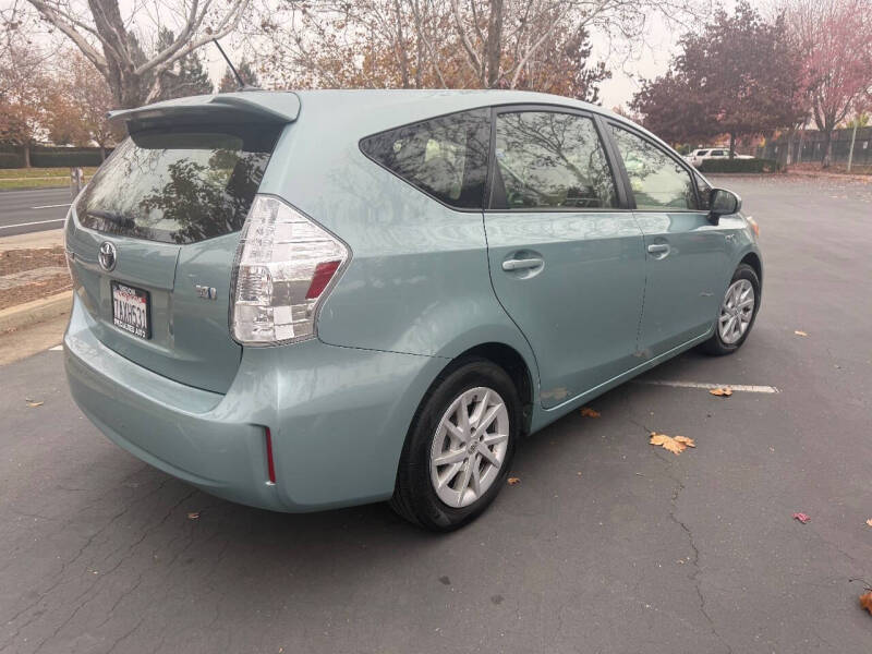 2013 Toyota Prius v Two