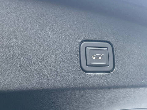 2024 Cadillac LYRIQ Luxury 3