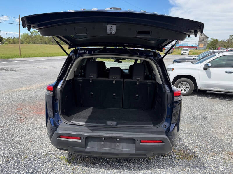2022 Nissan Pathfinder SV