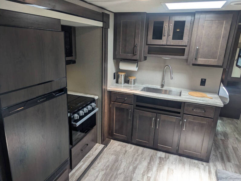 2022 Grand Design RV Transcend Xplor 261BH / 30ft