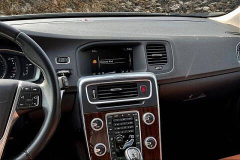 2015 Volvo V60 Cross Country T5