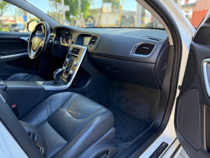 2016 Volvo V60 Cross Country T5