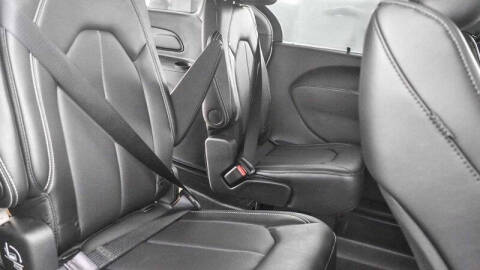 2025 Chrysler Voyager LX