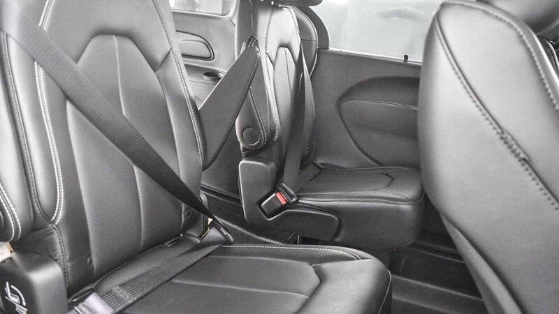 2025 Chrysler Voyager LX