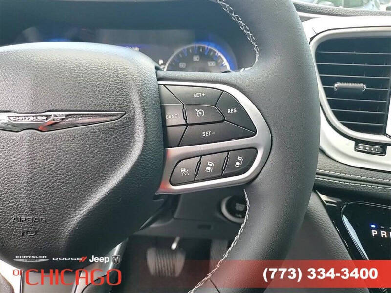 2025 Chrysler Pacifica Select