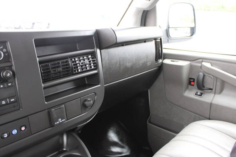 2025 GMC Savana 2500