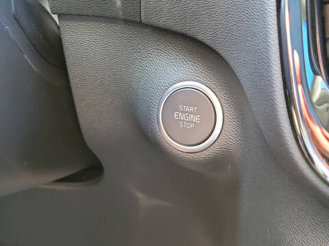 2024 Volvo XC40 B5 Plus Dark Theme