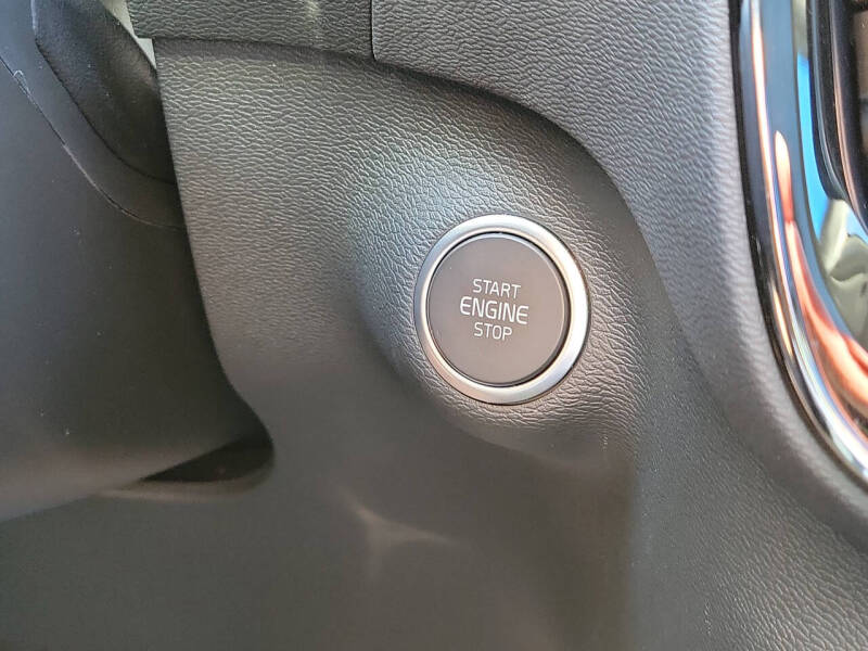 2024 Volvo XC40 B5 Plus Dark Theme