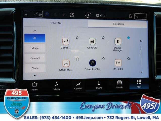 2026 Chrysler Pacifica Select