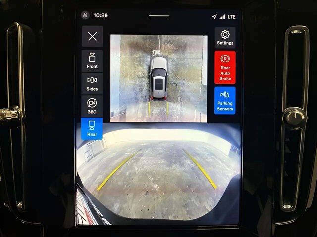 2025 Volvo XC40 B5 Plus Bright Theme