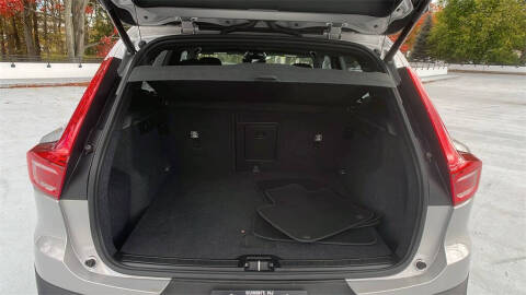 2025 Volvo XC40 B5 Core Bright Theme