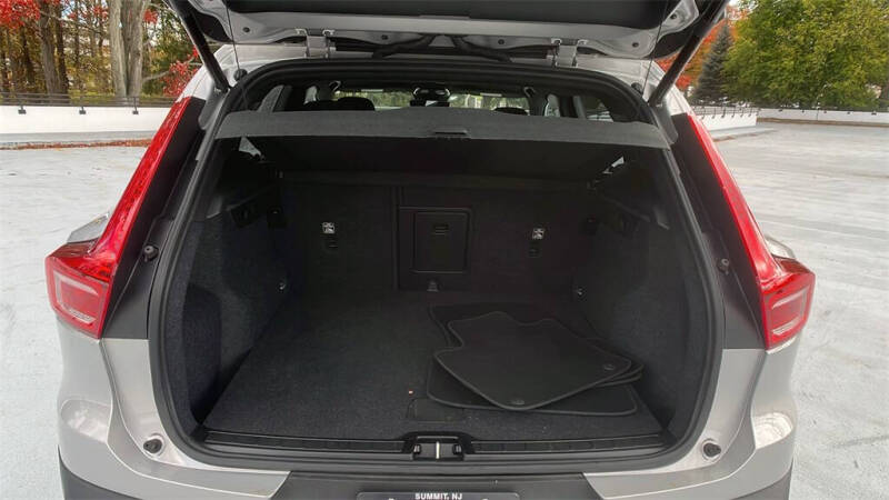 2025 Volvo XC40 B5 Core Bright Theme