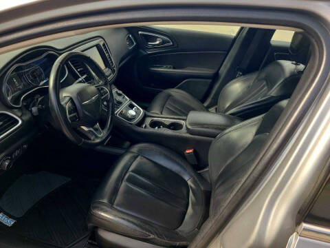 2017 Chrysler 200 Limited