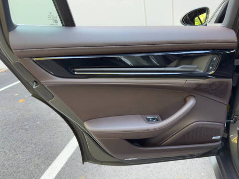 2025 Porsche Panamera 4 E-Hybrid