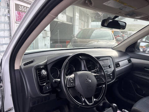 2016 Mitsubishi Outlander ES