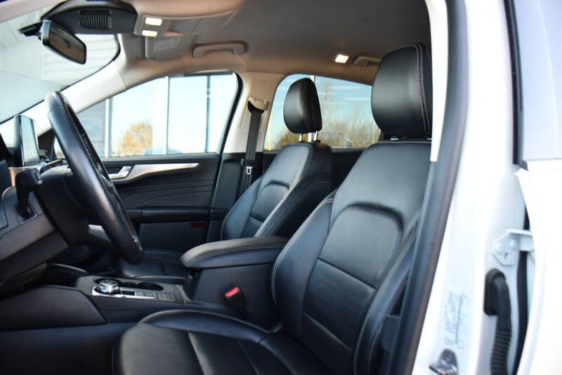 2021 Ford Escape Hybrid Titanium