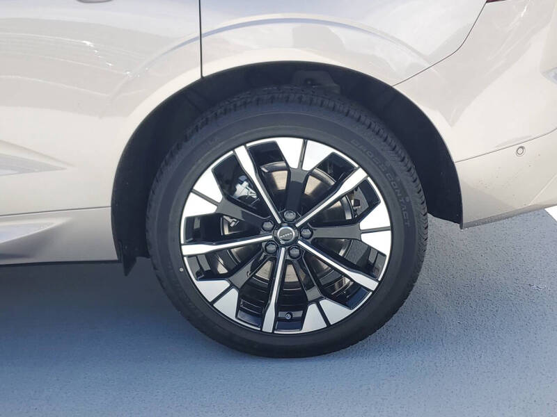 2026 Volvo XC60 T8 Plus