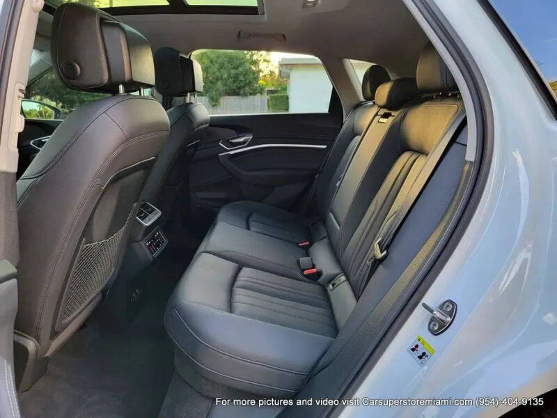 2021 Audi e-tron quattro Premium Plus