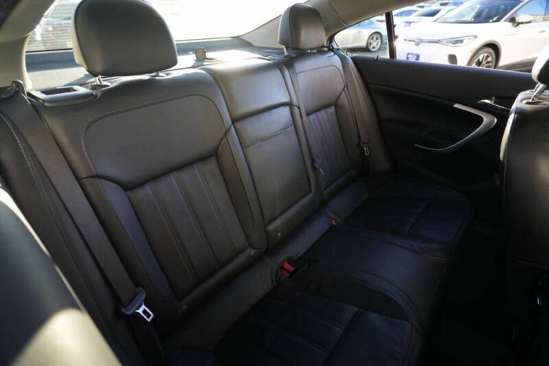 2013 Buick Regal Premium 1