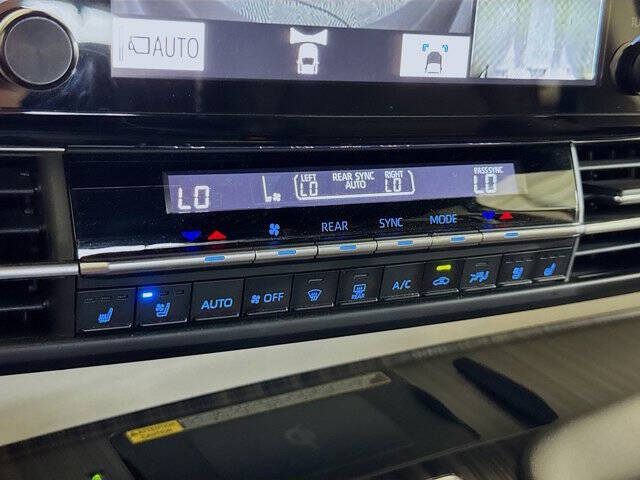 2021 Toyota Sienna Platinum 7-Passenger