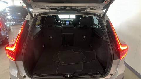 2025 Volvo XC40 B5 Core Bright Theme