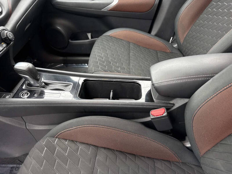 2021 Nissan Kicks SR