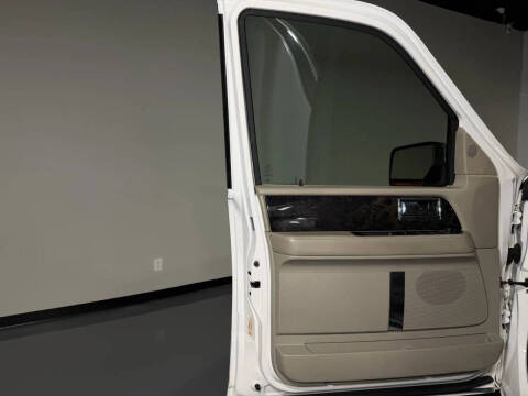 2017 Lincoln Navigator Select