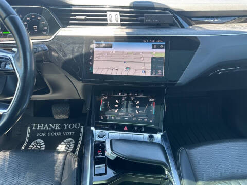 2022 Audi e-tron quattro Premium Plus