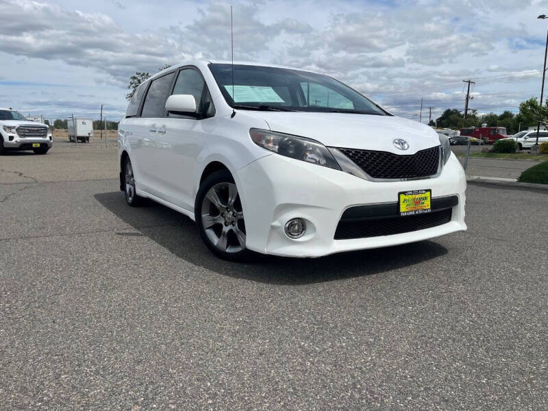 2014 Toyota Sienna SE 8-Passenger
