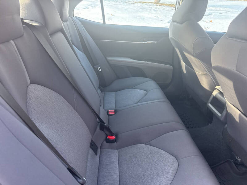 2022 Toyota Camry Hybrid LE