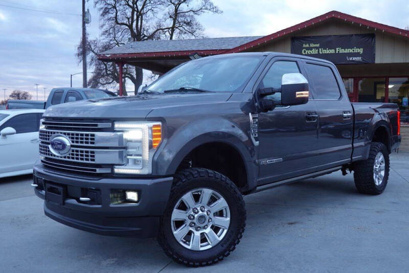 2017 Ford F-250 Super Duty Platinum's photo